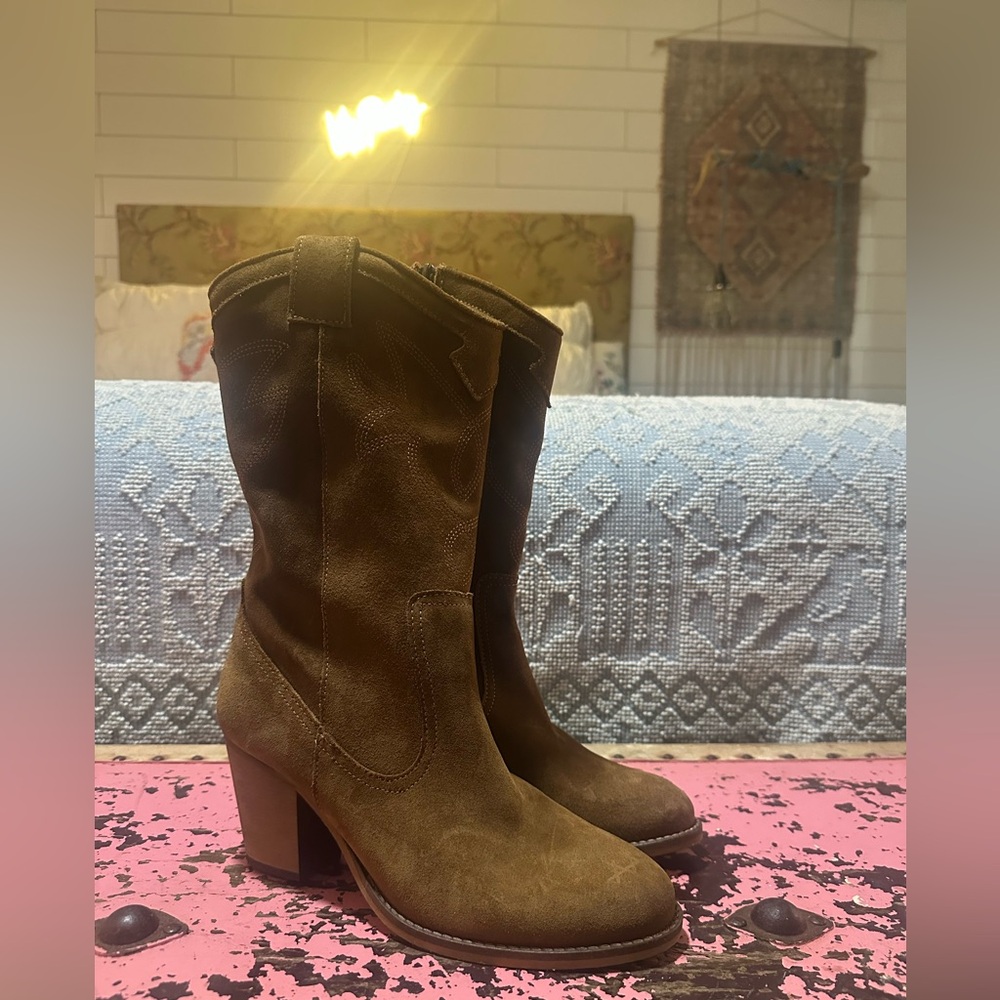 VINCE CAMUTO Brown Suede Women's Boots Sz 8 39 - Picture 2 of 8